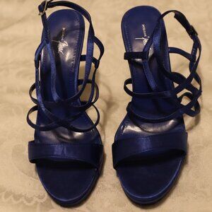 Jacqueline Ferrar “Mandy” Blue pump with straps. Size 8
